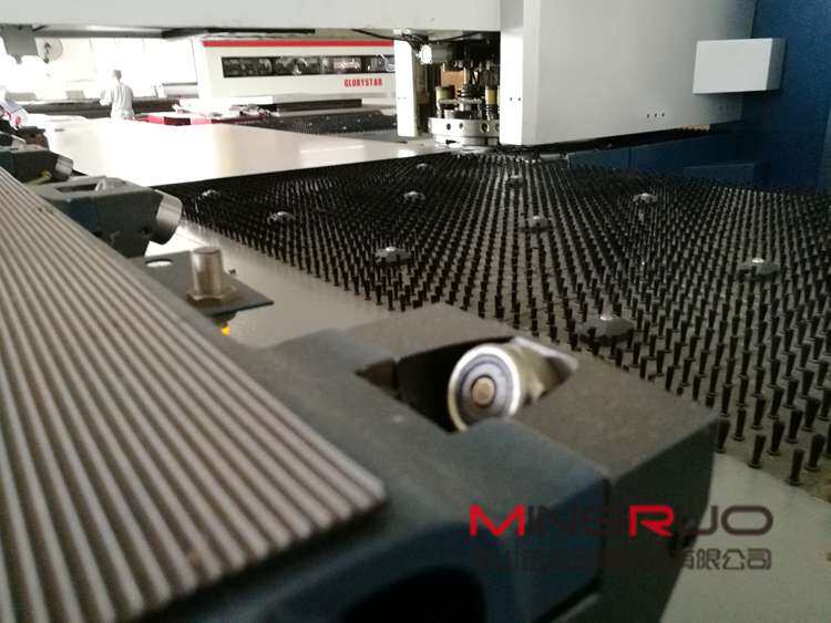 钣金加工过程中的钣金冲压到底是什么-钣金加工珠海机箱机柜设备外壳激光切割星空官方入口