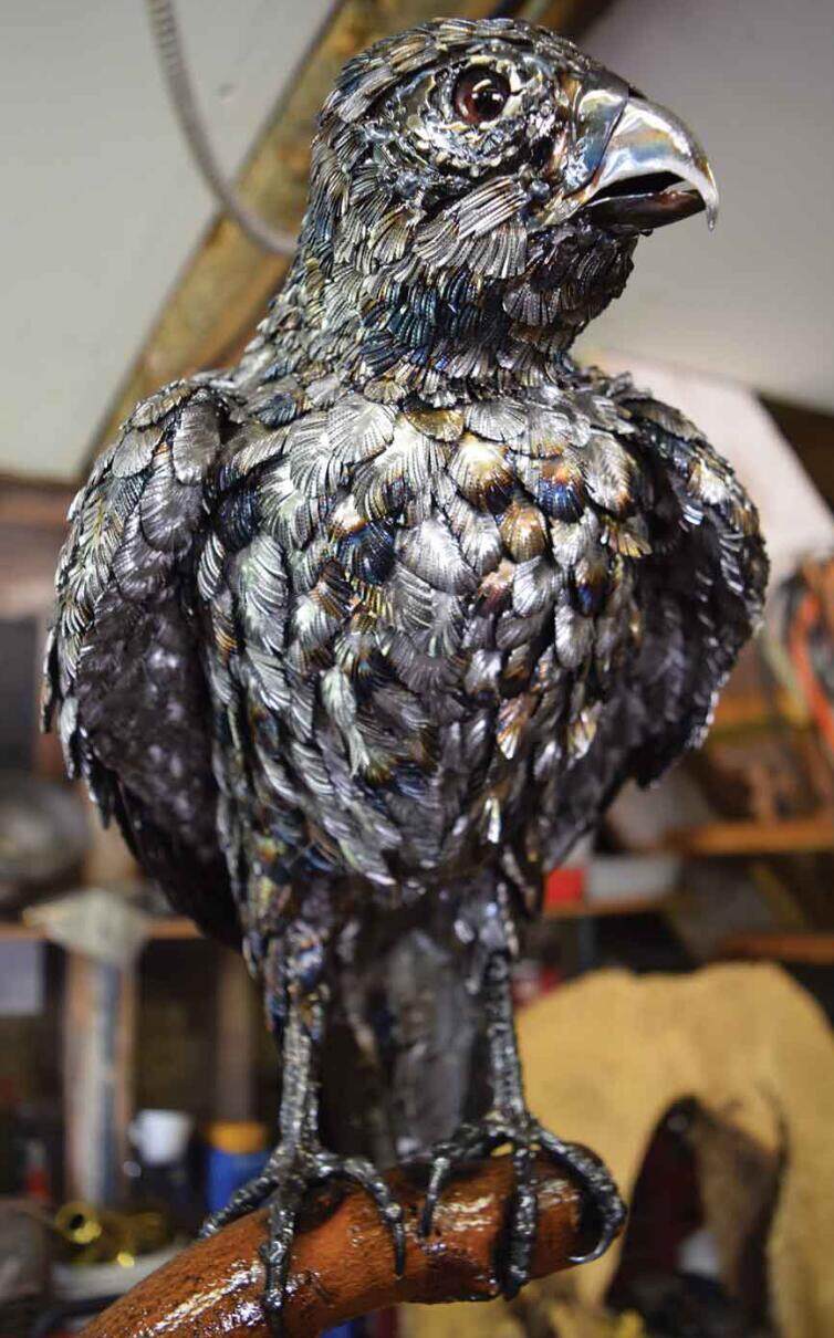 全球钣金新闻-金属制造狂：焊工制作动物的金属钣金-钣金加工珠海机箱机柜设备外壳激光切割星空官方入口