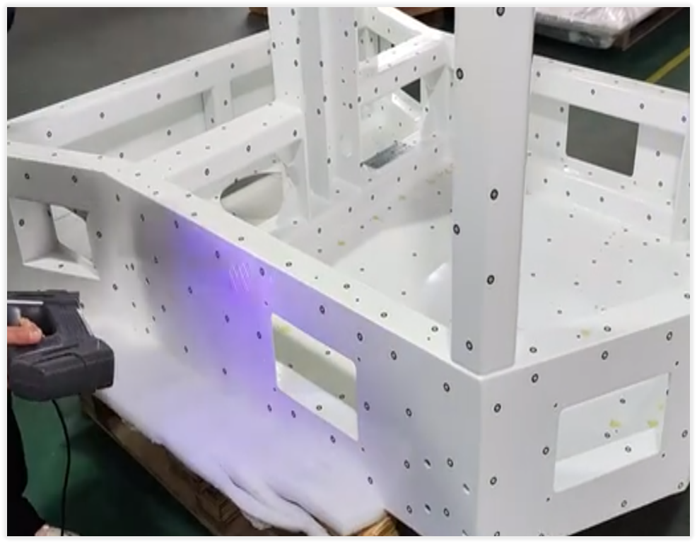 星空官方入口新增手持三维扫描设备，保障大件钣金机架加工检验能力