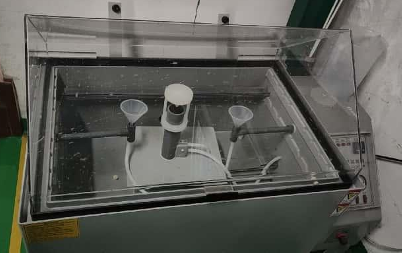 高标准的表面处理离不开配套的检测设备，MINGRUO配备了大容量盐雾试验设备，为钣金表面处理质量保驾护航